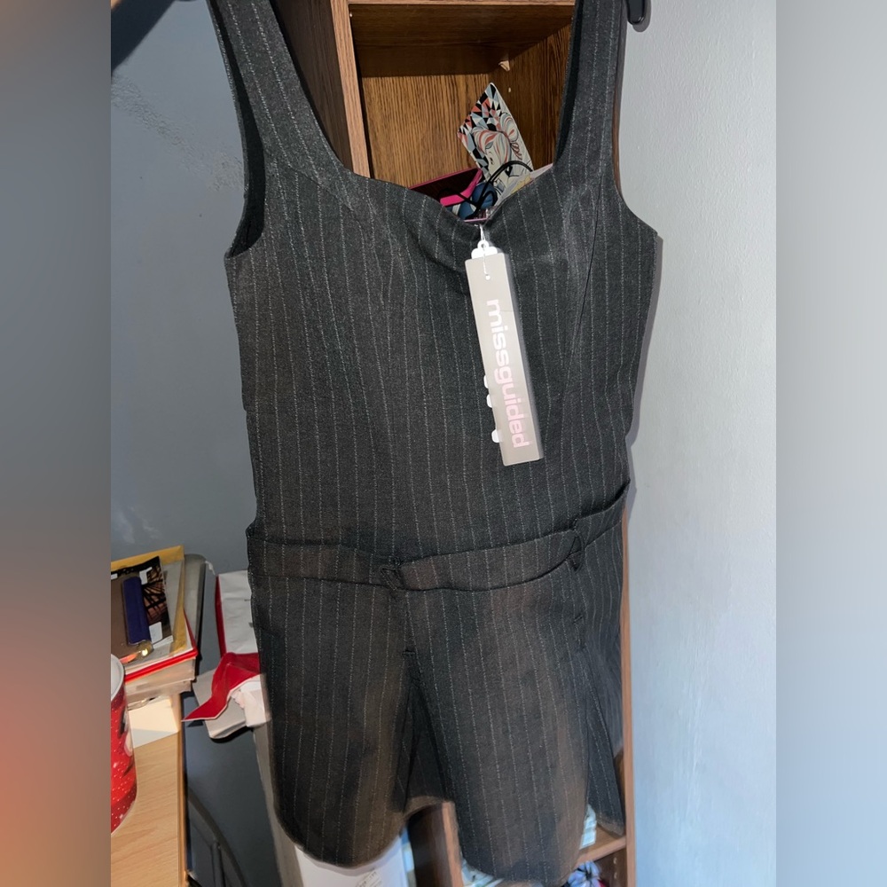 Mini dress size small new with tag comes with black belt